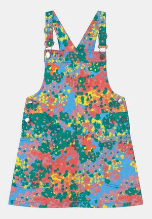 Blaues Jeans-Latzkleid mit mehrfarbigem Tupfenmuster in Rot, Gelb und Grün. Verstellbare Schultergurte und zwei Fronttaschen.