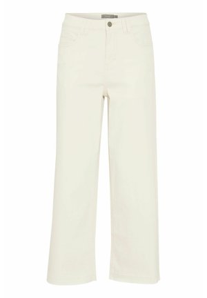 Jean large blanc en denim de coton. Comprend une fermeture à bouton à l'avant, cinq poches, et un ourlet droit avec des détails de couture subtils.