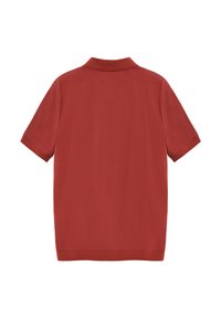 Röd kortärmad polo skjorta. Mjuk tygkvalitet, enkel design, avslappnad passform. Har en klassisk krage och rena sömmar längs fållen och ärmarna.