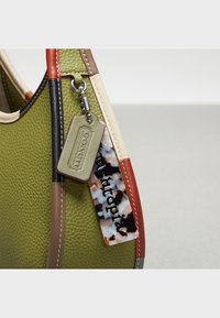 COACH COACHTOPIA - UPCRAFTED ERGO WITH COLORFUL BINDING UNISEX - Käsilaukku - olive green multi