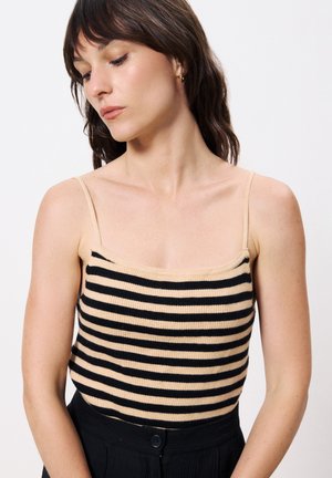Débardeur à rayures noires et beiges, en ribbed, avec des bretelles fines, présentant un décolleté carré et une coupe ajustée.