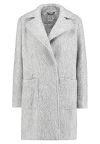 Cappotto in lana grigio chiaro con colletto a punte, design di lunghezza media, due tasche frontali e finitura testurizzata. Linee pulite e stile minimalista.