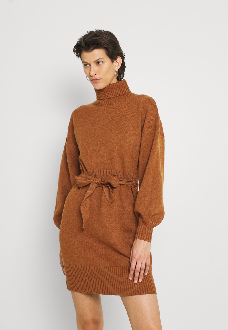 Fashion Union Tall LEOTI BELTED MOCK NECK DRESS Strickkleid brown