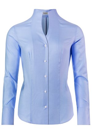 Camicia azzurra a maniche lunghe con colletto alto, dotata di chiusura frontale con bottoni e un tessuto liscio e texture.