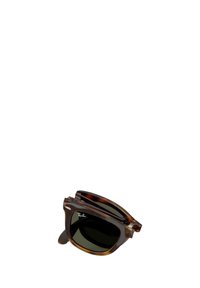 Occhiali da sole tartarugati con lenti scure, forma quadrata, stanghette sottili e dettagli in metallo. Design compatto che consente la piegatura.