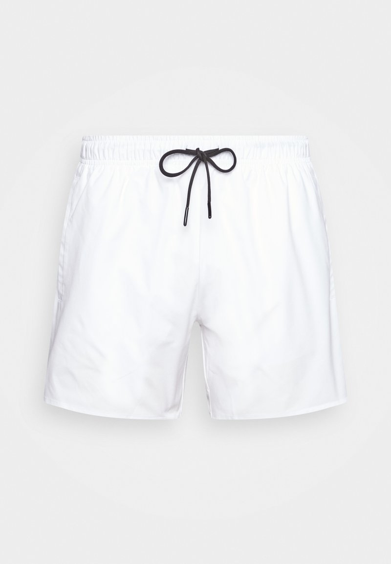 Shorts de bain blancs avec une taille élastique, un cordon de serrage noir et des poches latérales. Tissu lisse avec une texture légère et à séchage rapide.