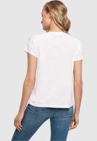 Merchcode NOW OR NEVER BOX TEE - T-shirts print - white