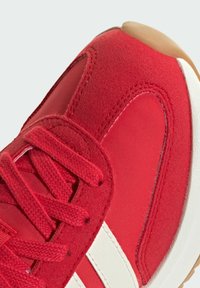 adidas Sportswear Tenisice za cestovno trčanje - pure ruby off white better scarlet