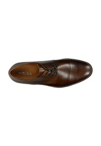 Scarpa da uomo in pelle marrone con una texture liscia, punta arrotondata e design con lacci. Presenta una punta cucita e un branding minimale all'interno.