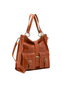 Bruine lederen handtas met twee frontzakken, zilveren hardware details, dubbele schouderbanden en een afneembare schouderriem.