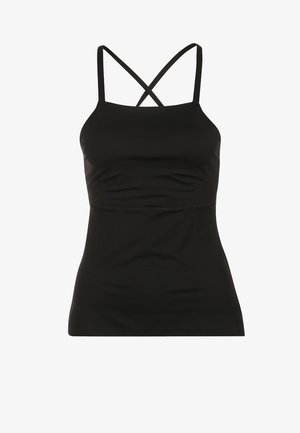 Camiseta negra ajustada con tirantes finos que se cruzan en la espalda, escote recto y tela lisa.