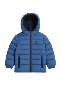 Giacca imbottita blu per bambini con cappuccio, zip frontale, due tasche con zip, polsini elasticizzati e piccolo logo sul petto.