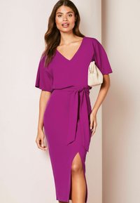 Lipsy V NECK FLUTTER SLEEVE MIDI  REGULAR FIT - Denné šaty - pink
