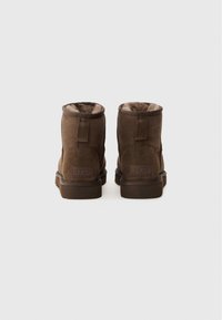 UGG CLASSIC MINI II - Vinterstøvler - dusted cocoa