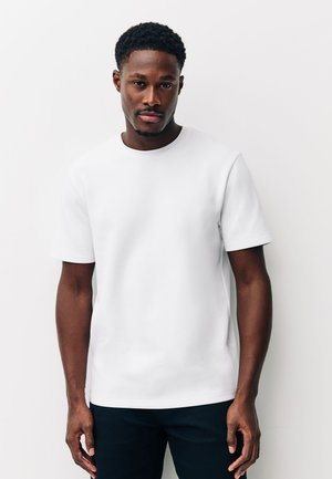Next, REGULAR FIT - SMART SOFT TOUCH HEAVYWEIGHT T-SHIRT . - Základné tričko - white