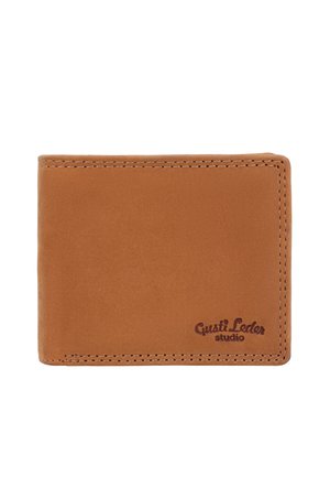 Braunes Leder-Bifold-Portemonnaie mit sichtbarer Naht und "Gusti Leder studio" in der unteren rechten Ecke geprägt.