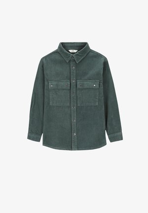 Zielona koszula z korduroy z kołnierzykiem na guziki, dwoma kieszeniami na piersi i długimi rękawami z guzikami przy mankietach. Teksturowany materiał z pionowymi żeberkami.