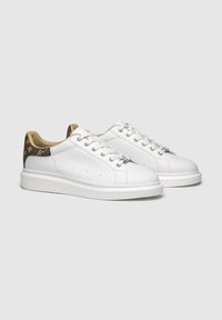 Gianni Kavanagh Zapatillas - white
