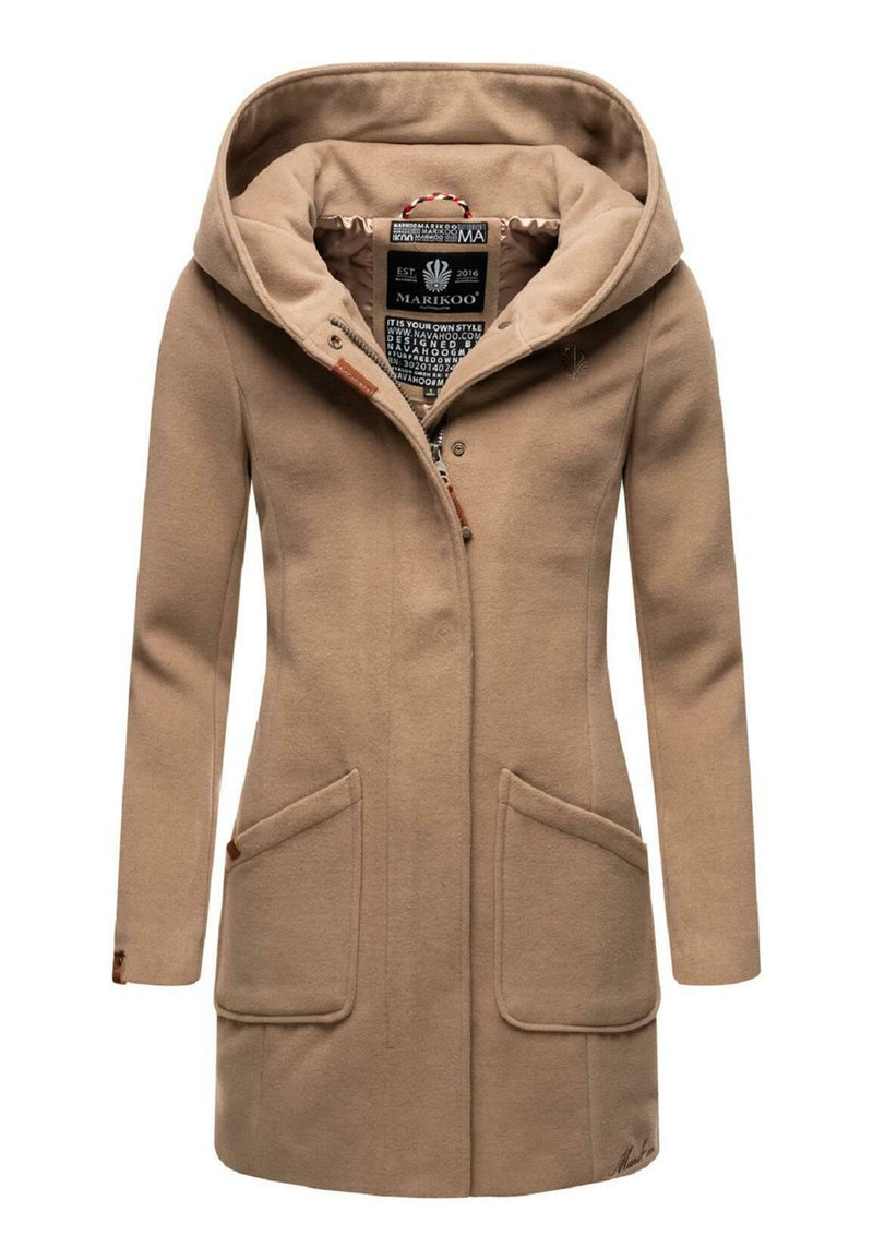 Beige hoodie jas van zachte stof, met een volledige ritssluiting aan de voorkant, twee frontzakken en subtiele bruine leren accenten.