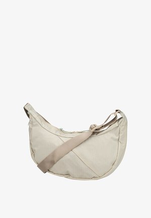 Beige Stoff-Umhängetasche mit geschwungenem Design, verstellbarem Riemen und Reißverschluss. Verfügt über eine dezente, strukturierte Oberfläche.