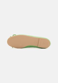 Pretty Ballerinas ANGELIS VILMIUS - Ballerinaskor - green