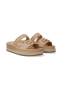 Tan espadrillesandalen met twee gevlochten banden, jute-details langs de randen en een platte, gestructureerde zool.