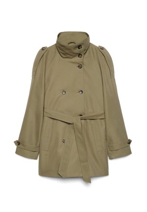 Trench-coat court vert olive avec col montant, boutons croisés, ceinture à la taille, bretelles et poignets boutonnés.