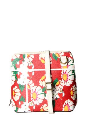 Borsa a mano rossa con decorazioni floreali bianche, caratterizzata da una superficie testurizzata, tracolla regolabile, chiusura con zip e molteplici motivi floreali.