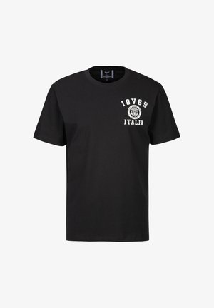 Schwarzes T-Shirt mit kurzen Ärmeln, weißem Text "19V69 ITALIA" und einem Löwenemblem auf der oberen linken Brust.