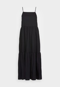 Robe maxi noire avec des fines bretelles, présentant un corsage ajusté et une jupe évasée et à volants, fabriquée en tissu léger avec une texture lisse.