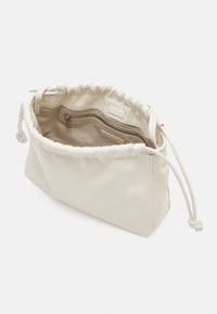 Calvin Klein Jeans GATHERED CROSSBODY - Torba čez telo - chalk