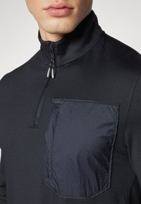 Under Armour TRAIL RUN 1/4 ZIP - Ilgarankovis viršutinės dalies drabužis - black/reflective