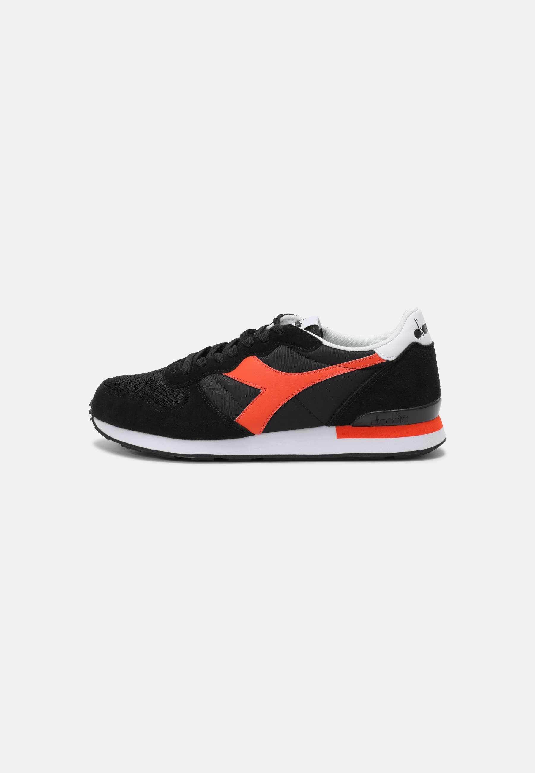 black diadora trainers