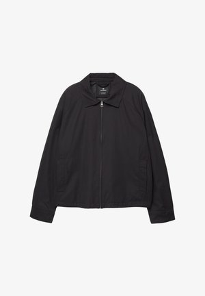Zwarte ritsjack met een spitse kraag, zijzakken en een lichte, gladde textuur. Eenvoudig ontwerp, met een comfortabele pasvorm.