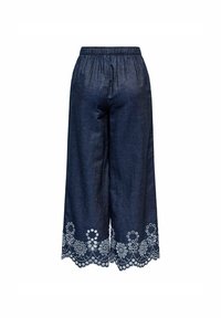 Donker denim culottes met een wijde pijp, voorzien van een witte geborduurde bloemenrand en een elastische tailleband voor comfort.