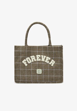 Braun-blauer karierten Tragetasche mit zwei Henkeln, mit dem Wort "FOREVER" in weißen Buchstaben und einem kleinen grünen quadratischen Logo darunter.