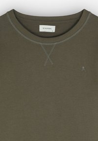 Olijfgroene sweatshirt met een geribde ronde hals, tonale stiksels en een klein schedel logo op de borst. Gemaakt van zachte, gestructureerde stof.