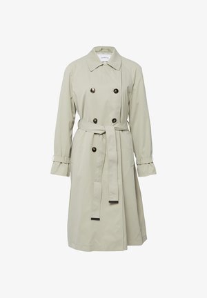 Beżowy płaszcz trencz dwurzędowy z paskiem do wiązania, mankietami na guziki, dwoma przednimi kieszeniami i spiczastym kołnierzem.