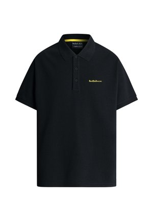 Polo noir à manches courtes avec trois boutons et petit logo jaune "Red Bull Racing" sur le côté gauche de la poitrine.