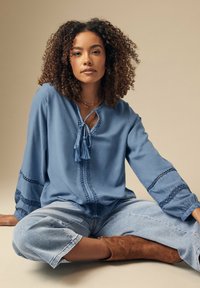 M&Co ACID WASH TIE NECK - Bluse - blue