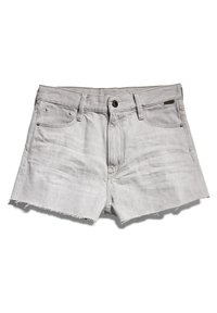 Harmaat farkkushortsit, joissa on raaka reunasauma, viisi taskua ja keskeinen napitus. Kangas on pehmeä ja hieman haalistunut.