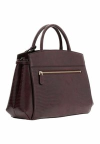 Sac à main bordeaux foncé avec une finition texturée effet faux-crocodile. Il comporte des poignées courtes, une poche avant zippée et une silhouette structurée.