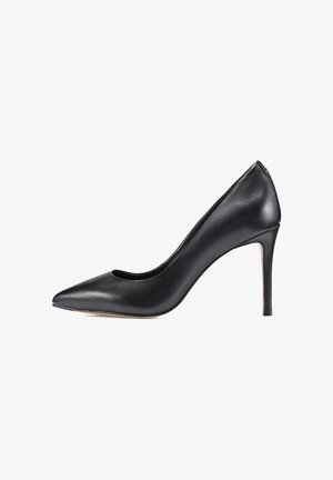 Escarpin noir en cuir avec un bout pointu et une texture lisse. Présente un design épuré et un talon fin et élégant.