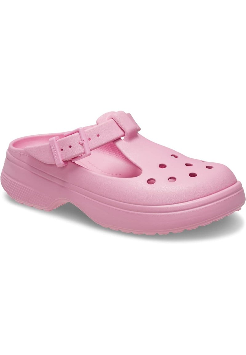 Różowe klapki wykonane z lekkiego, trwałego materiału, z otworami wentylacyjnymi i regulowanym paskiem dla pewnego dopasowania. Płaska podeszwa dla komfortu.