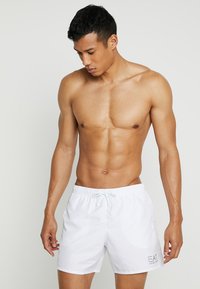 EA7 Emporio Armani WATER SPORTS CORE BOXER - Plavecké šortky - bianco