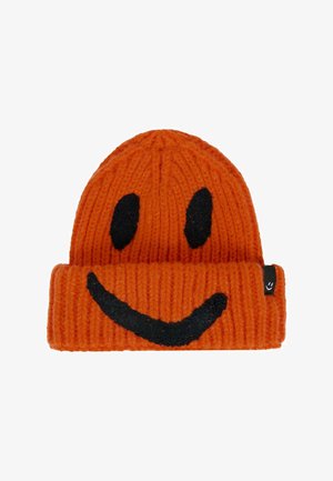 Beanie arancione lavorato a maglia caratterizzato da un design con faccina sorridente nera. Texture a coste e risvolto piegato, con un piccolo etichetta logo sul lato.