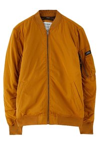 Blouson aviateur orange en nylon lisse, doté d'une fermeture éclair à l'avant, de poignets côtelés et d'une poche zippée sur la manche gauche.