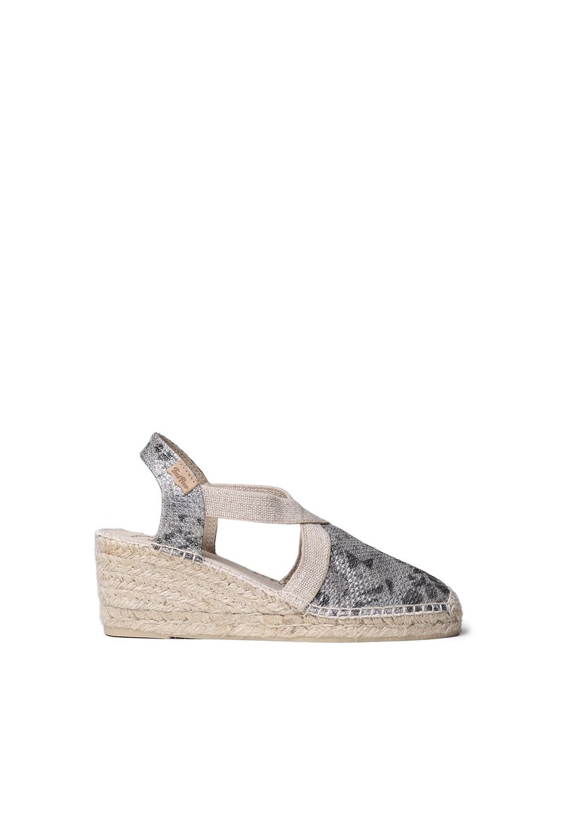 Wedge sandal with a patterned gray fabric upper, beige elastic straps, and a natural jute platform sole. Open heel design.