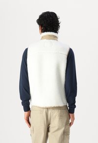 Lacoste Vestă - flour/viennese