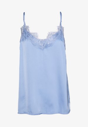Lyseblå satin camisole med blonderyd langs halsudskæringen og tynde justerbare skulderstropper.
